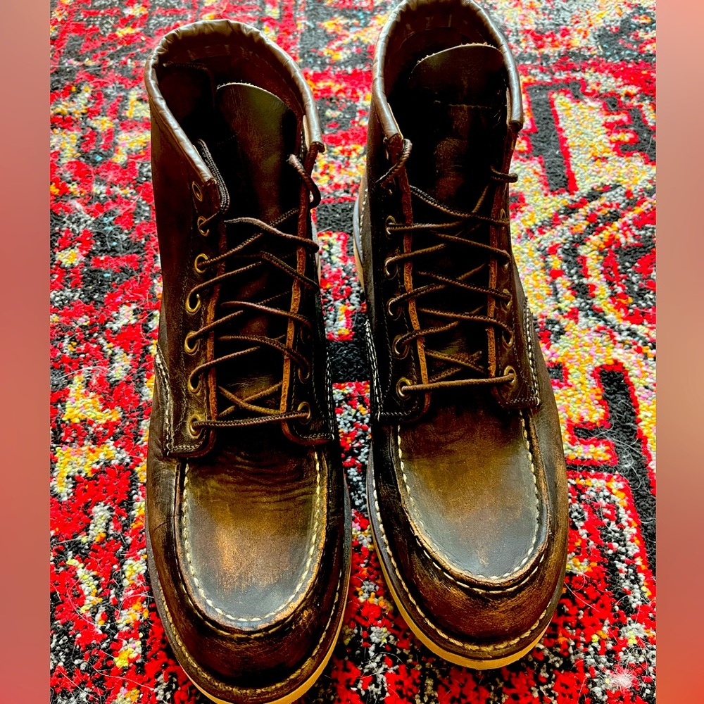 Red wing men's classic mock 8849 leather boot worn by EZ in TV series Mayans.